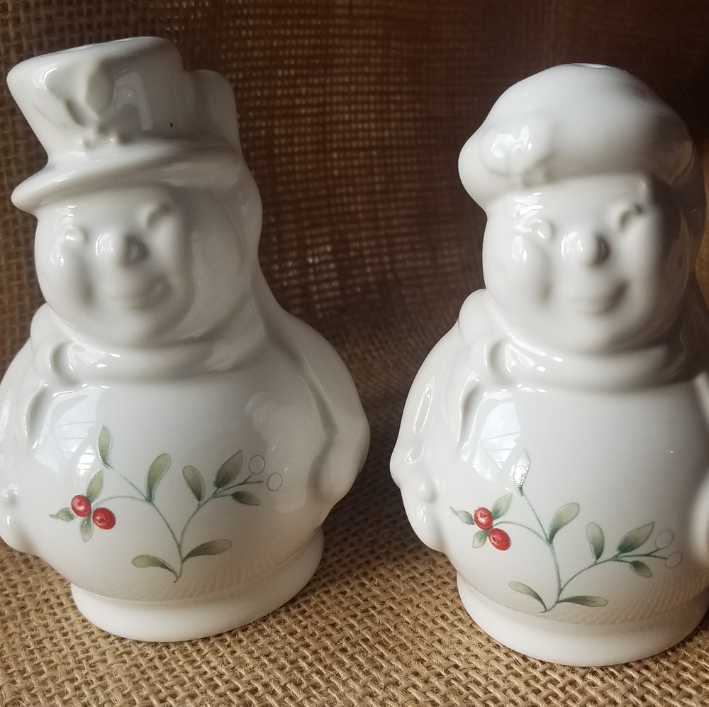 Pfalsgraff snow people salt and pepper shaker set